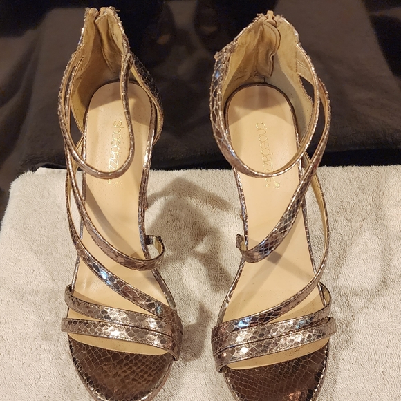 Heels - Picture 2 of 4